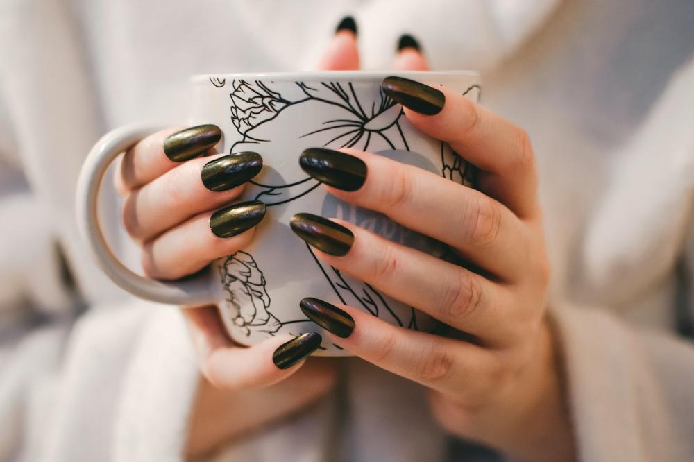 nails